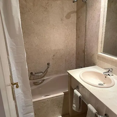 Apartamento Next To The El Campanario, Atalaya Golf Estepona